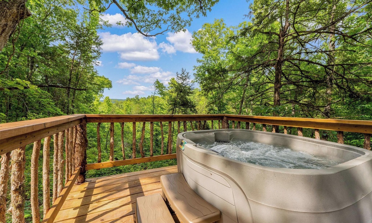 Jasper House | Bungalow Retreat with Hot tub!