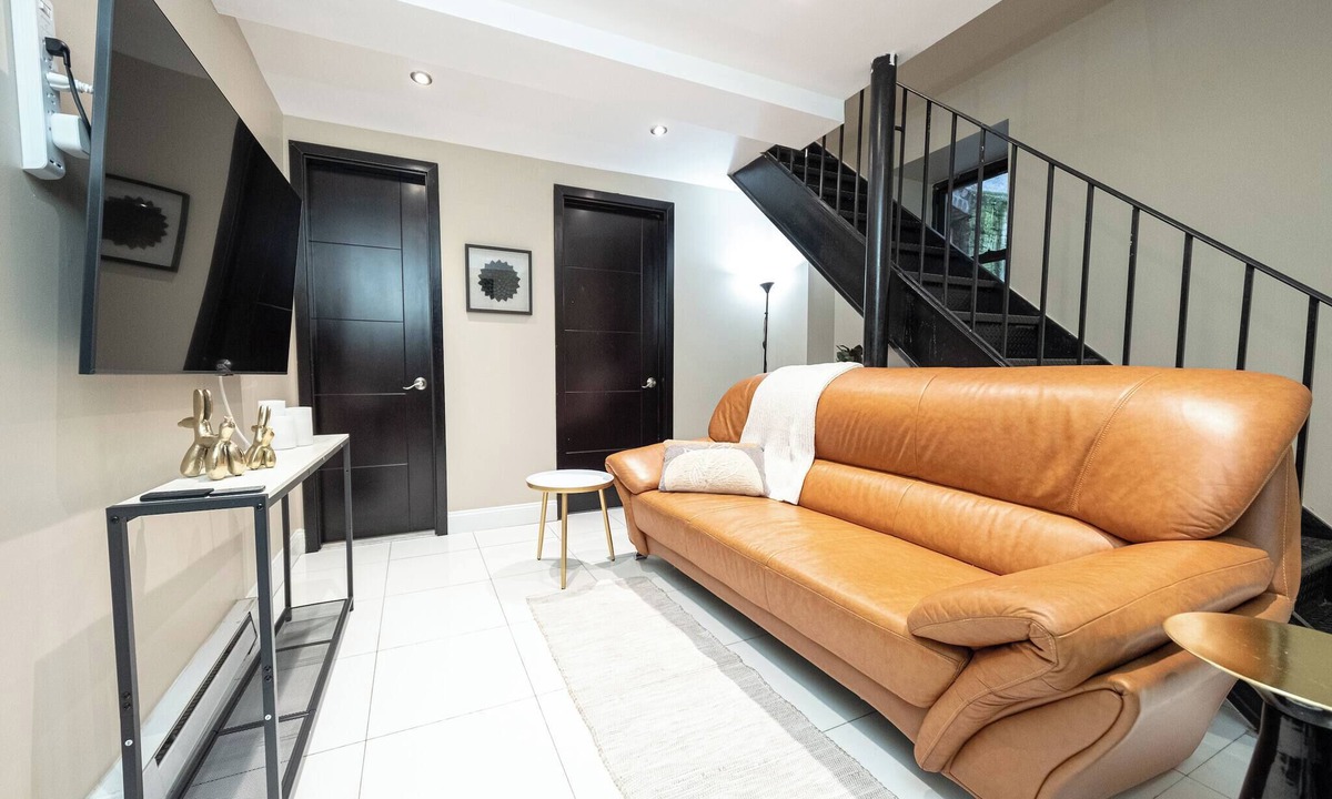Manhattan Valley Apartment | Spacious 4BR 2BA duplex apt with private patio & WD