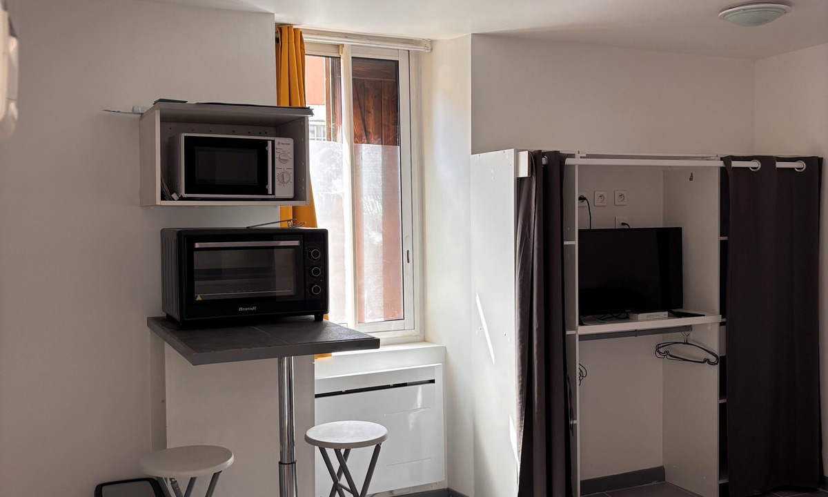 Tarbes Apartment | Near Jardin Massey and Mairie studio apartment for rent close to all amenities