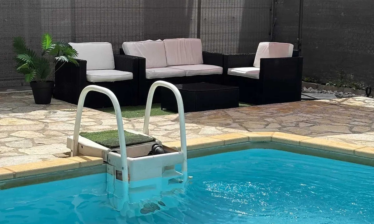 La Chamberte Villa | Homerez - Villa in Montpellier