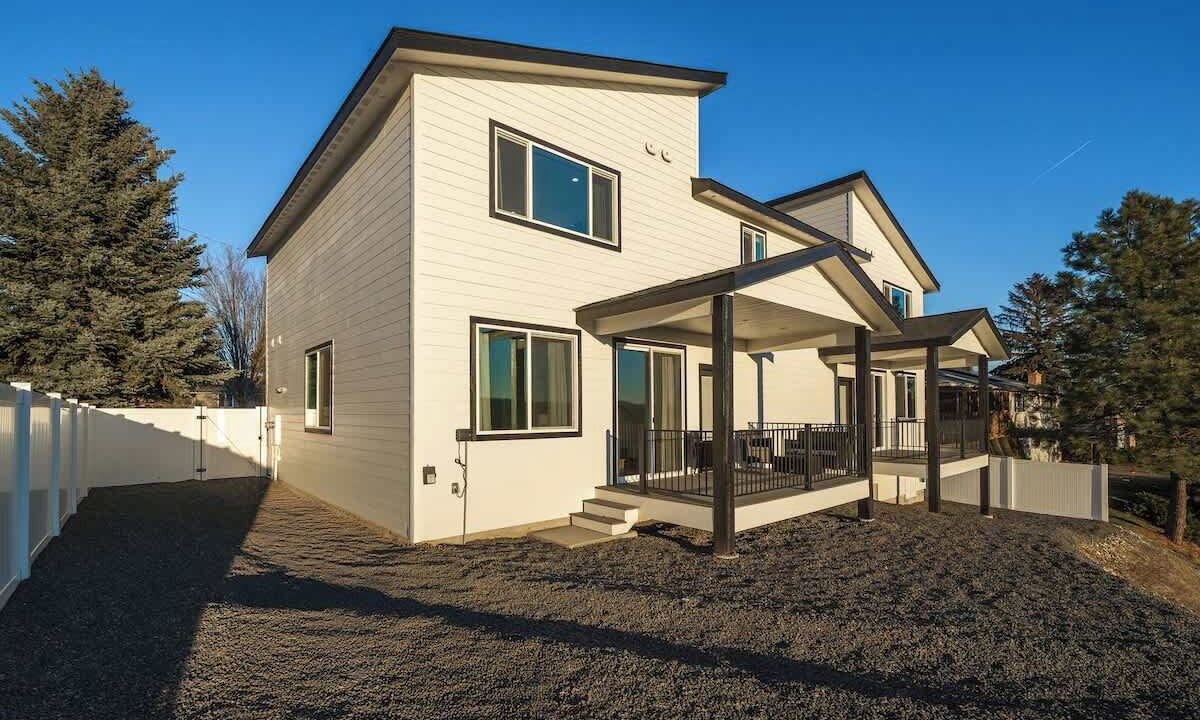 Spokane House | Modern Villa with Scenic Views