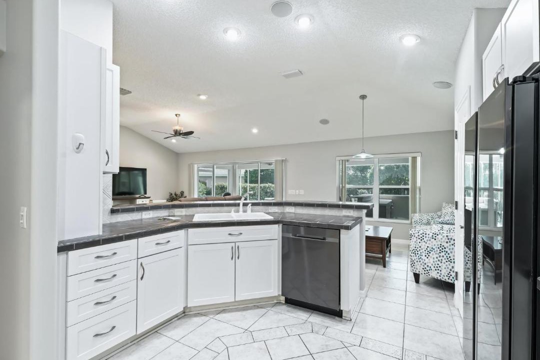 Chatham House | 7294 Z2A VILLAGE OF CHATHAM by REMAX Premier