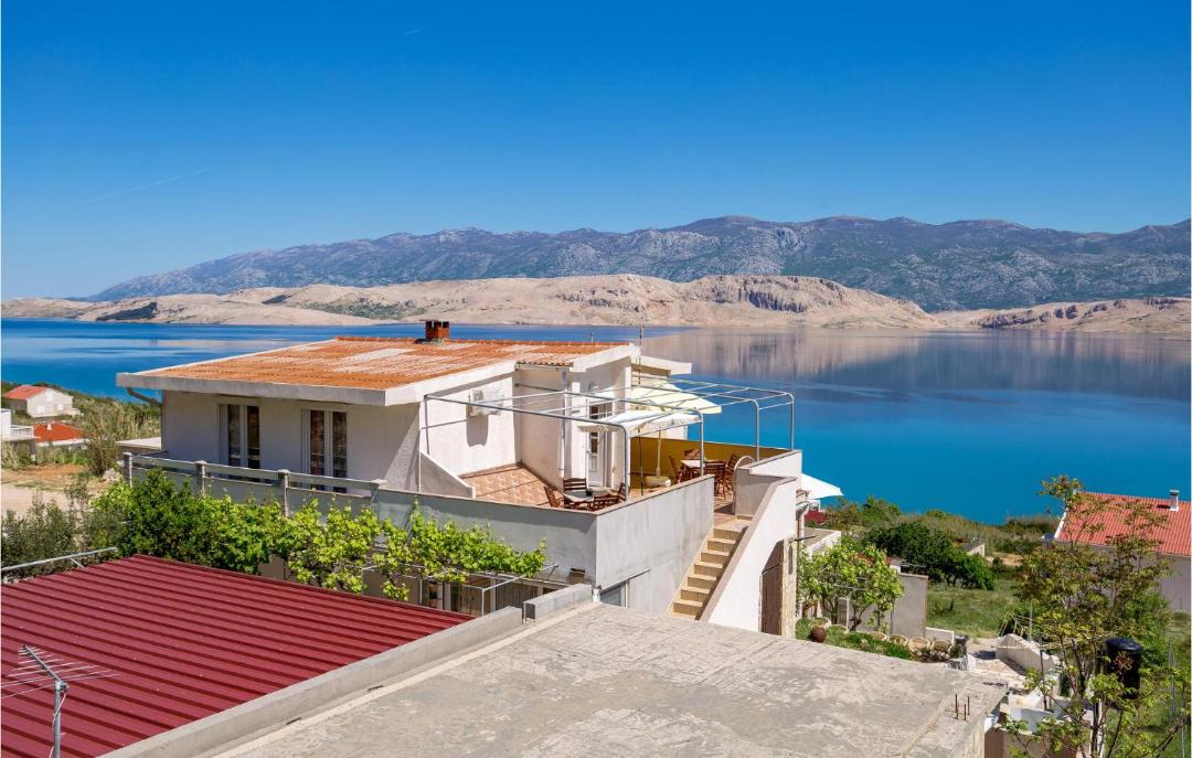 Bosana Apartment | 1 Bedroom Beach Front Apartment In Bosana