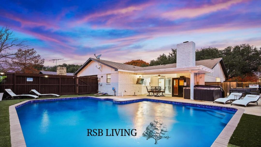 The Colony House | Luxurious 5BR 2BA Holiday Home with Pool, Grill, Sauna & Game Room