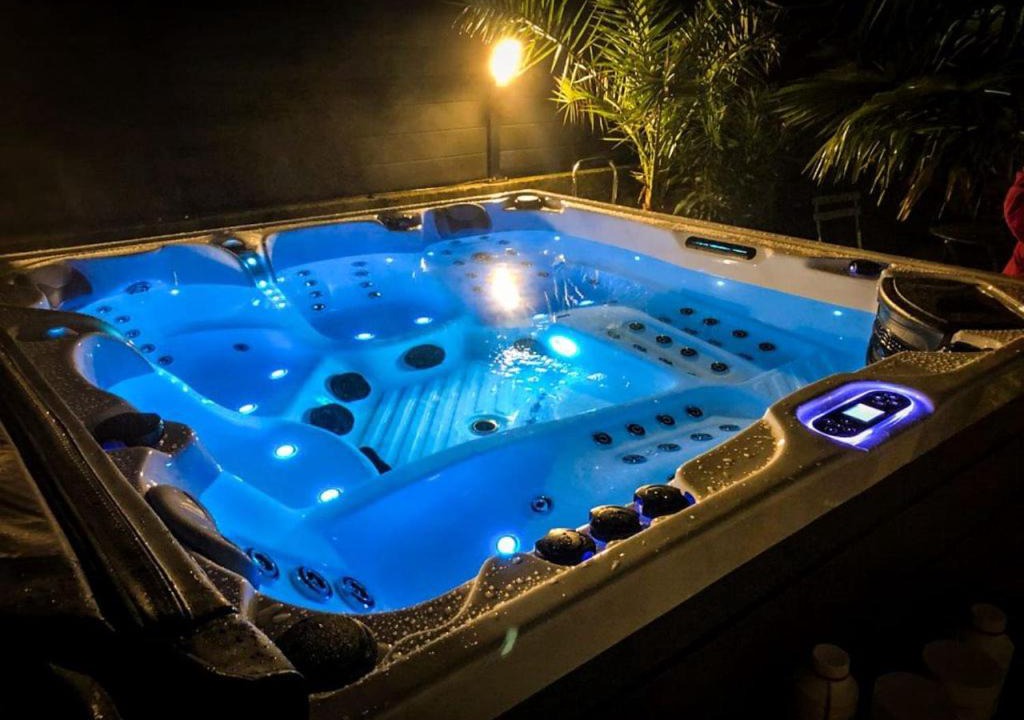 Clichy-Sous-Bois Apartment | Spa