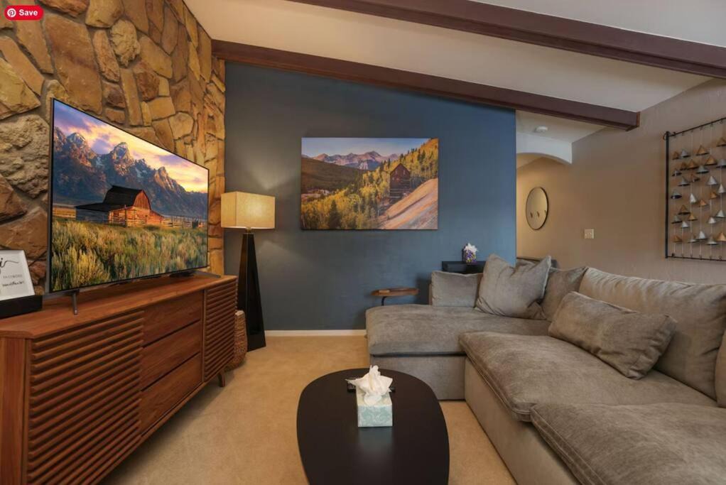 Dillon Apartment | Modern Cozy Mountain Condo with Upscale Amenities
