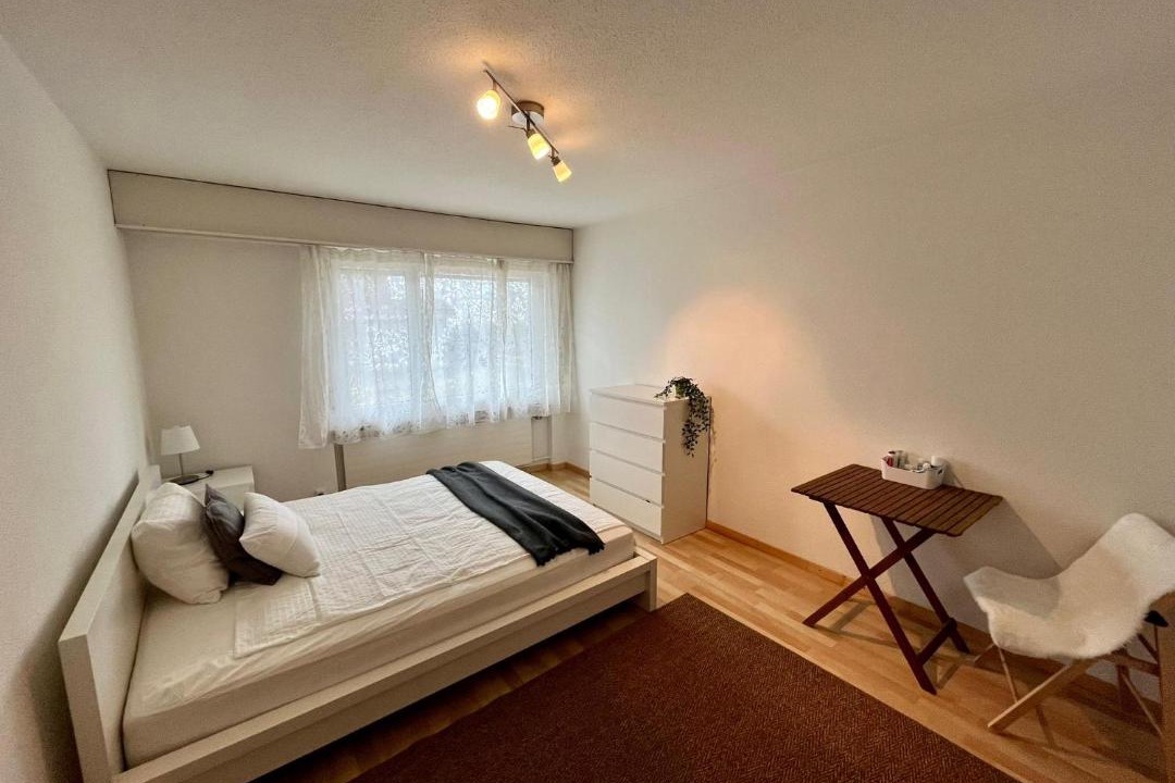 Oberlunkhofen House | Helles Zimmer mit eigener Dusche WC