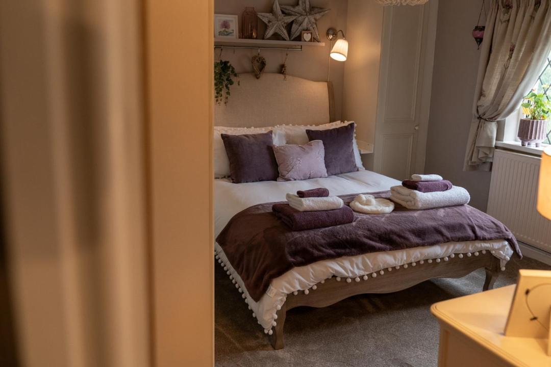 Appley Bridge House | Heather room at field view cottage