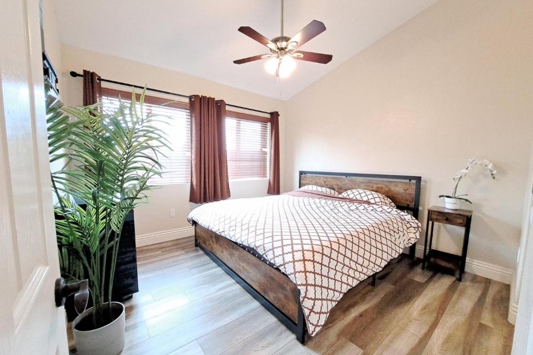 University City Apartment | NEW King Bed Venetian Vacation - La Jolla 2 bedroom condos luxury furnished near beach and UTC mall