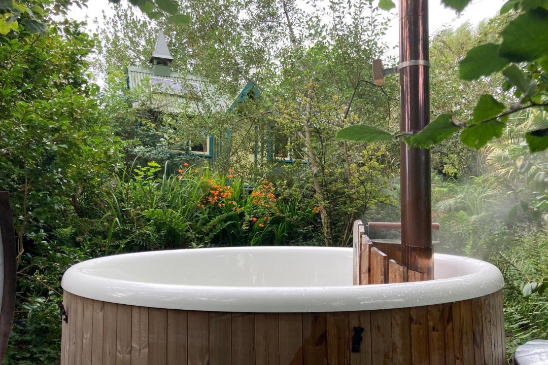 Bude Cabin | Enchanting Hand Painted Tabernacle with Hot Tub