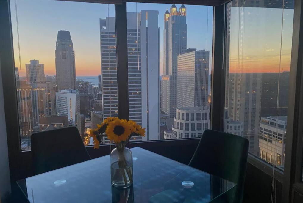 Near North Side Apartment | Luxurious Haven in the Heart of Chicago! [32 Day+]