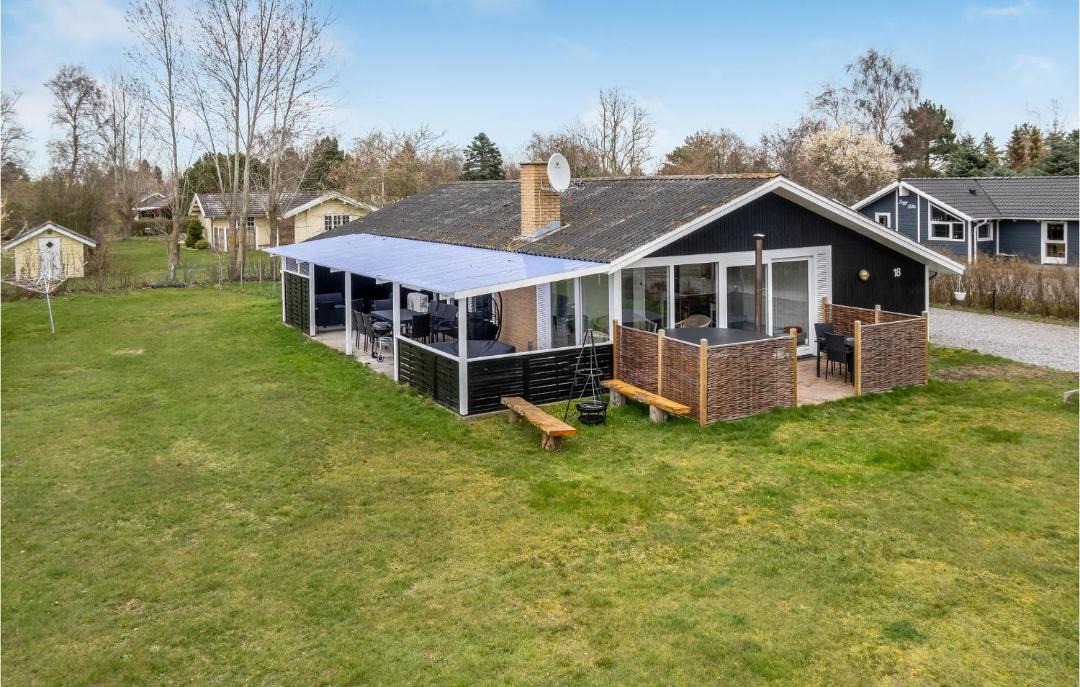 Dannemare House | 3 Bedroom Cozy Home In Dannemare