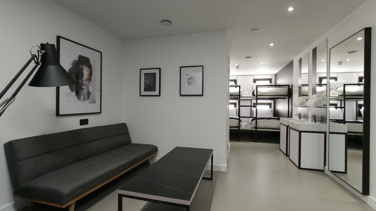 Photo of Livingroom in Hackney Central