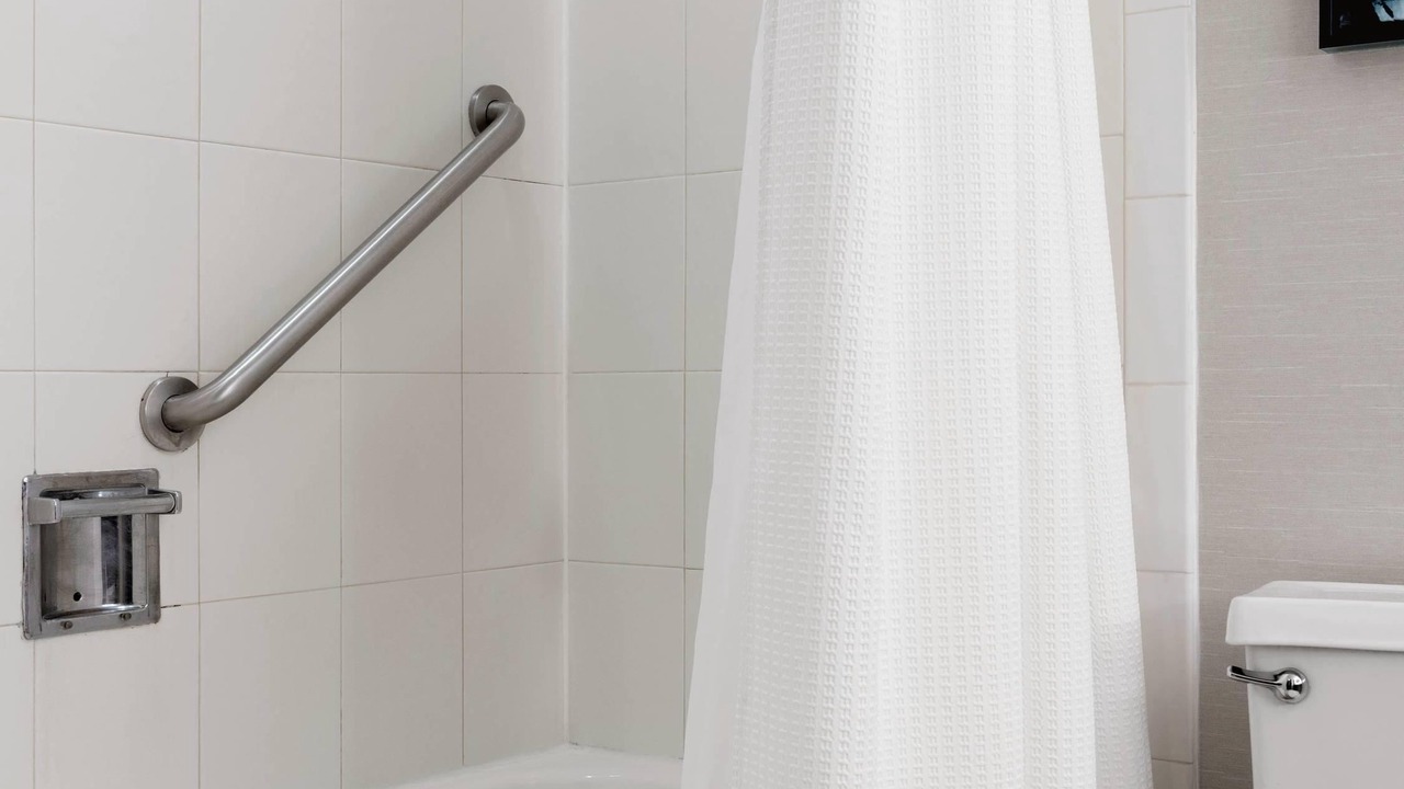 Photo of Bathroom in Iselin