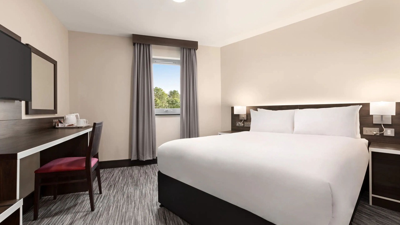 Photo of Bedroom in Cobham