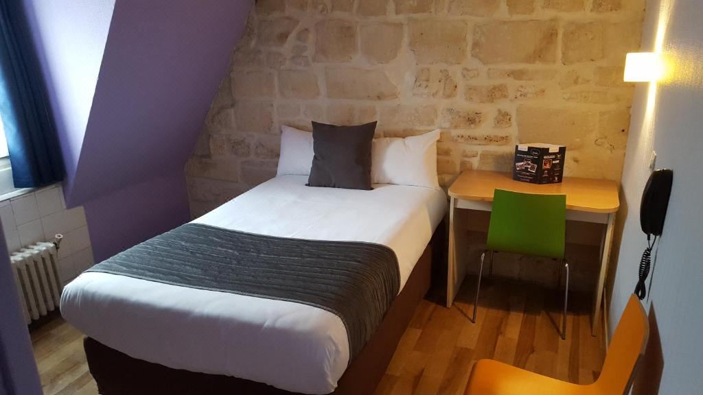 Photo of Bedroom in Clignancourt