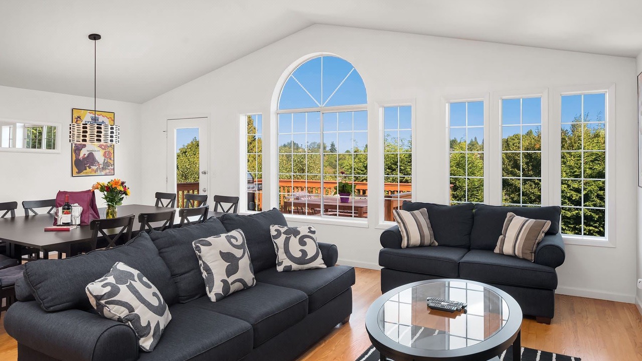 Photo of Livingroom in Madrona