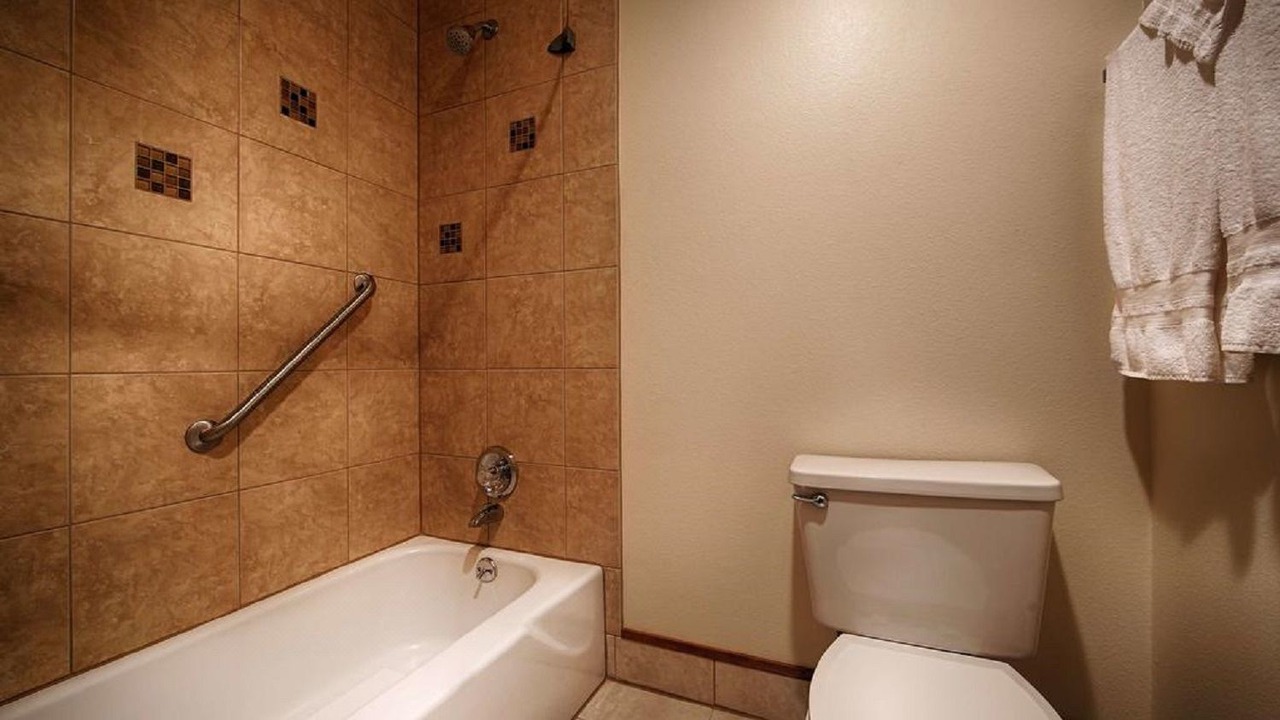 Photo of Bathroom in Coos Bay
