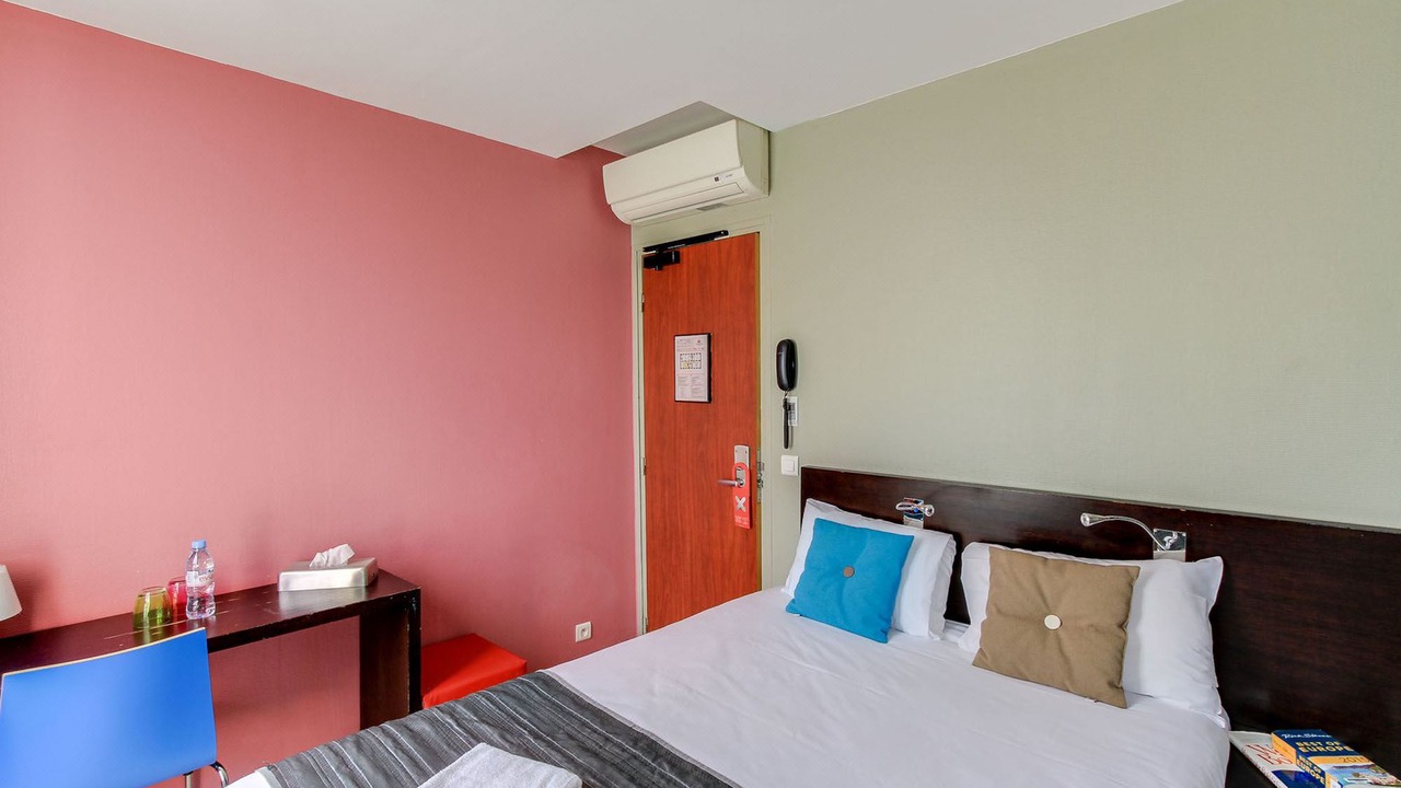 Photo of Bedroom in Clignancourt
