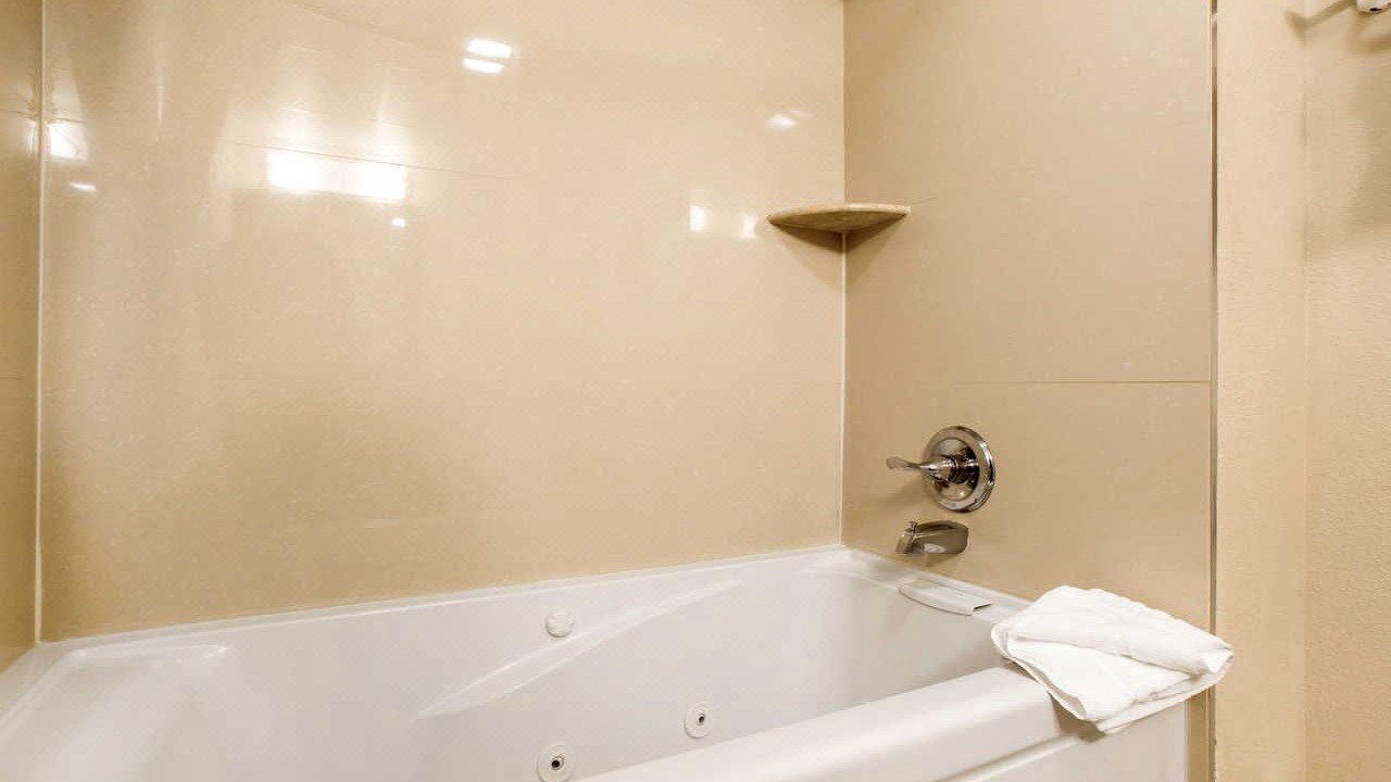 Photo of Bathroom in Edgewater