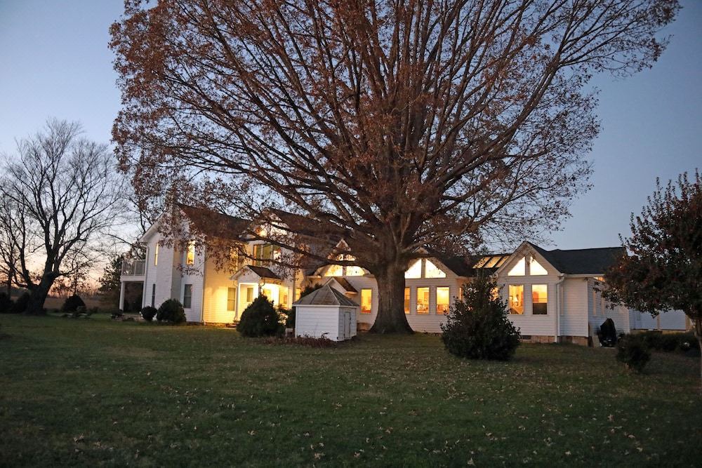 Photo of Buildings in Alton