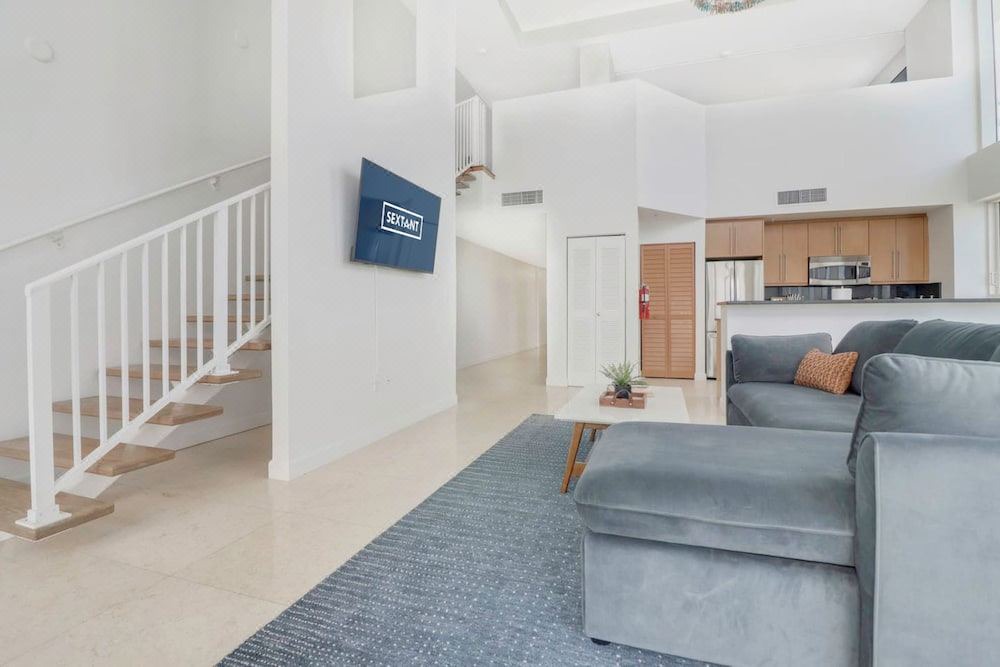 Photo of Livingroom in North Bay Village
