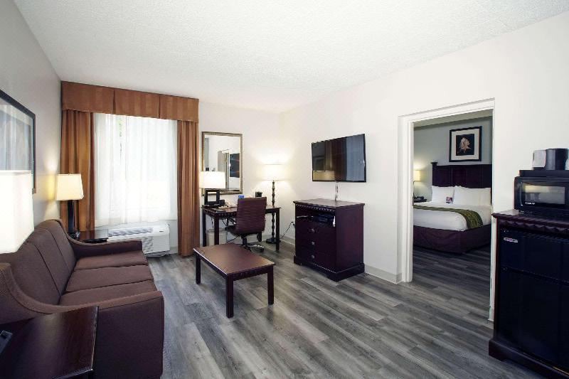 Photo of Livingroom in Paramus