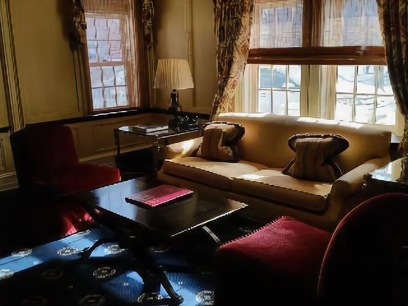 Photo of Livingroom in University Circle