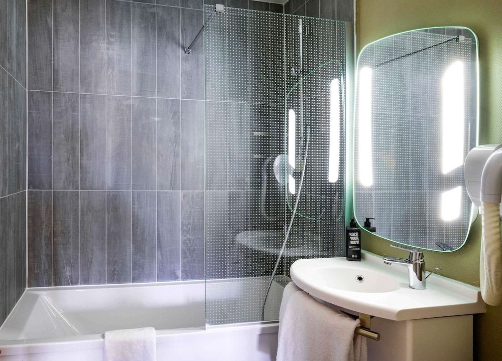 Photo of Bathroom in Saint-Gratien