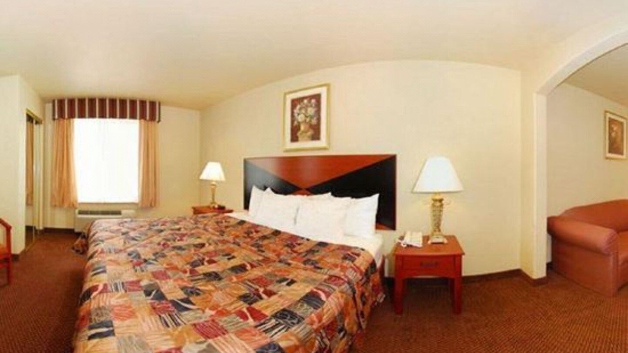 Photo of Bedroom in Hewitt