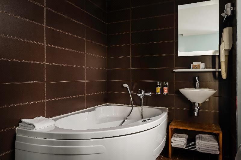 Photo of Bathroom in Quartier de la Plaine-de-Monceaux