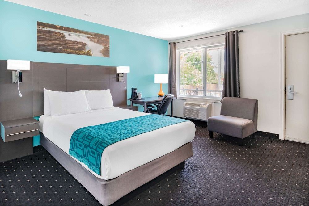 Photo of Bedroom in Gananoque