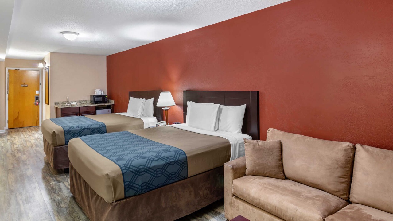 Photo of Livingroom in Westbrook Center