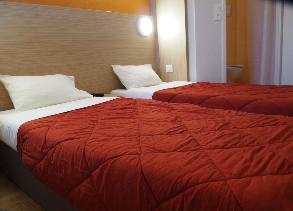 Photo of Bedroom in Saint-Lambert-des-Levees