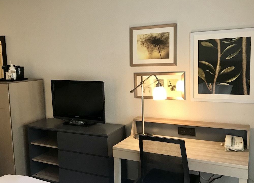 Photo of Livingroom in Queensbury