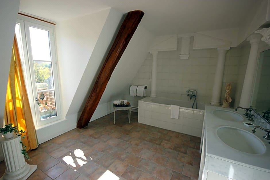 Photo of Bathroom in La Ferte-Saint-Aubin