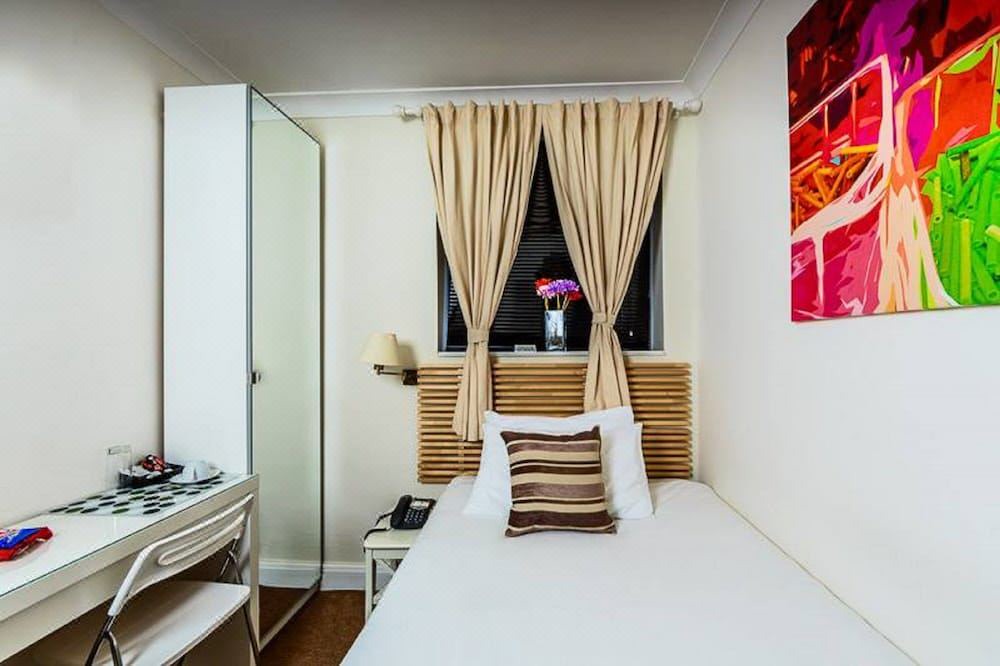 Photo of Others in Shadwell