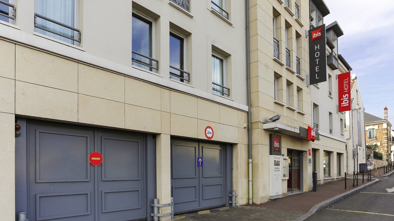 Photo of Buildings in Etampes