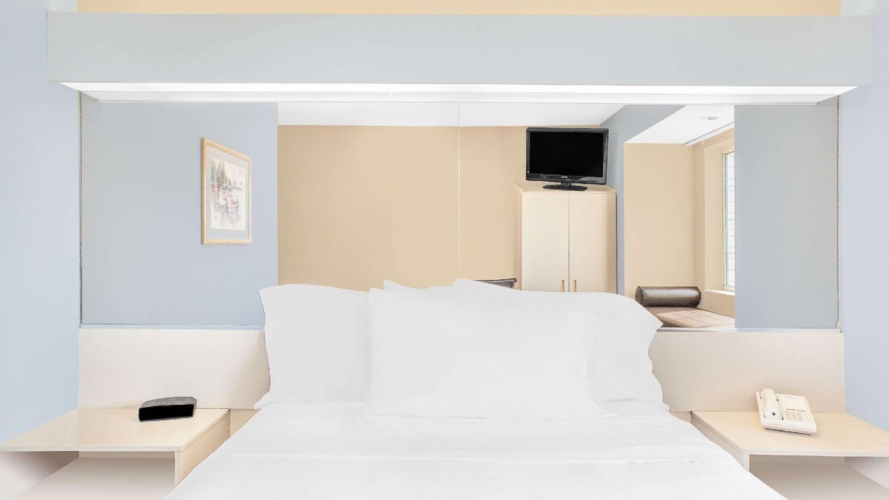 Photo of Bedroom in Clear Lake