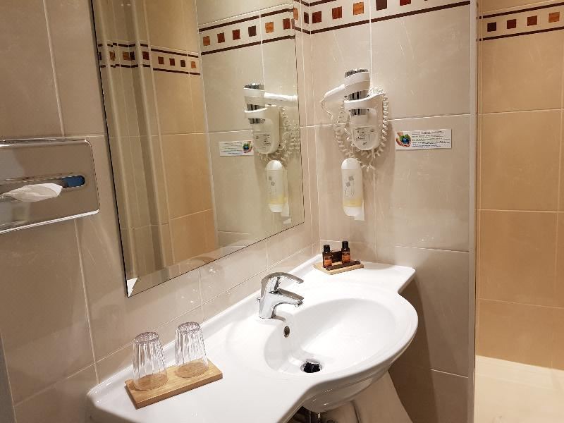 Photo of Bathroom in Quartier de la Plaine-de-Monceaux