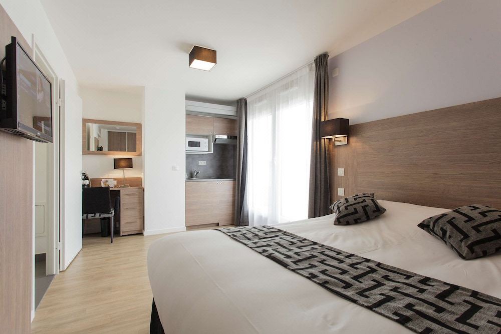 Photo of Bedroom in Palaiseau