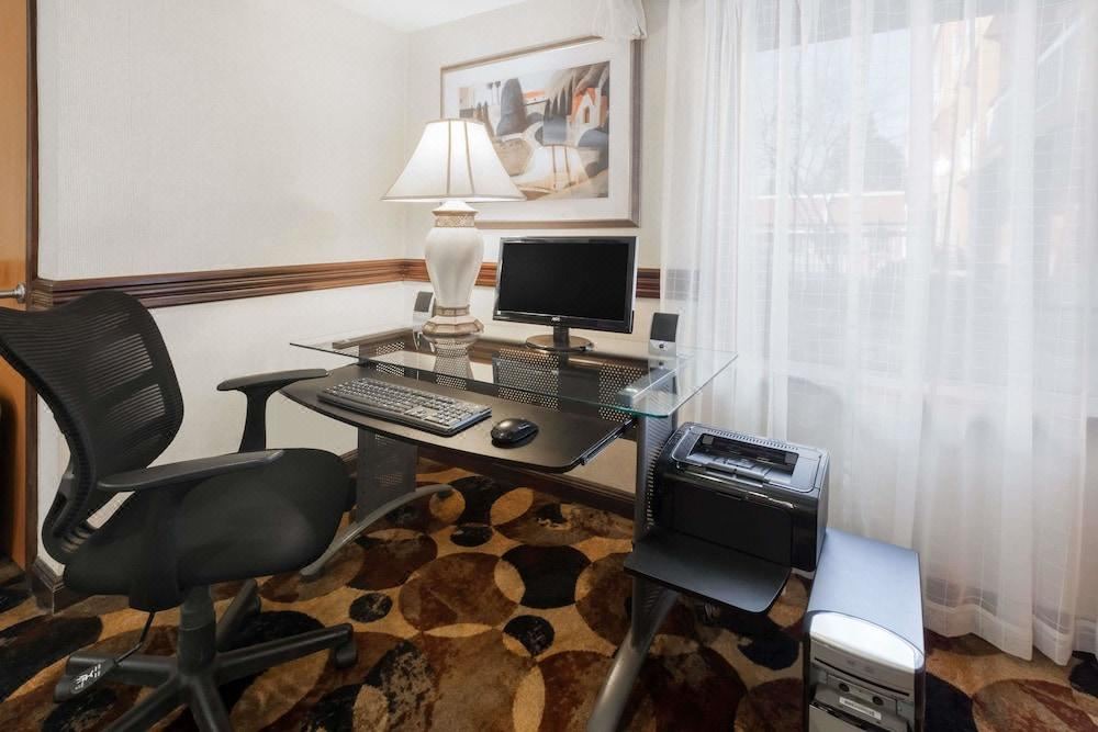 Photo of Livingroom in Auburn Hills