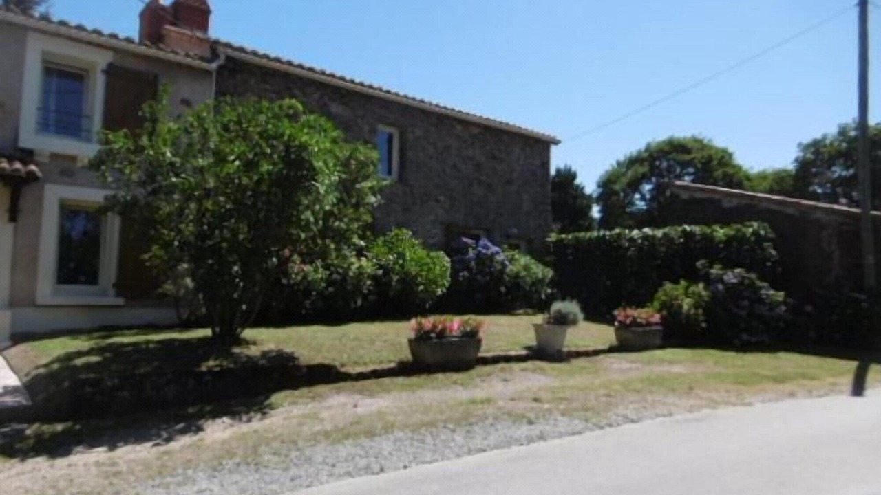 Photo of Buildings in Le Cellier