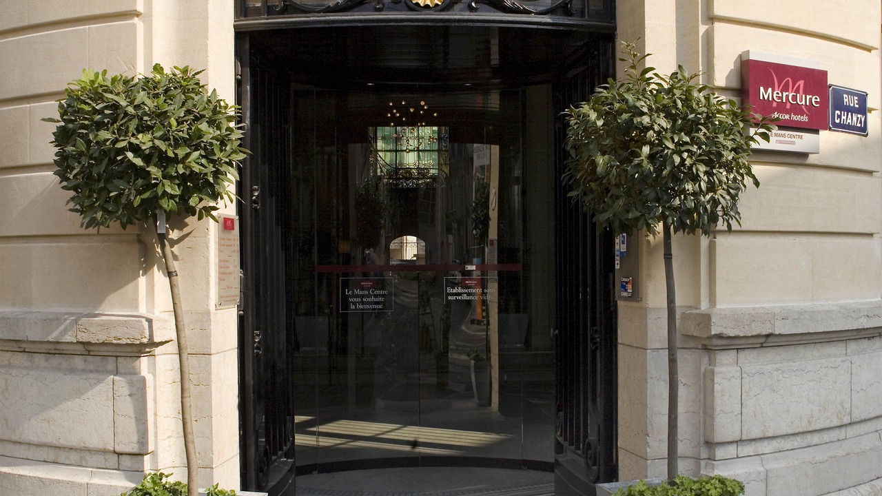 Photo of Buildings in Bollee