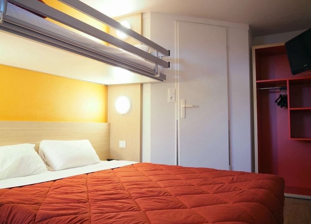 Photo of Bedroom in Saint-Lambert-des-Levees
