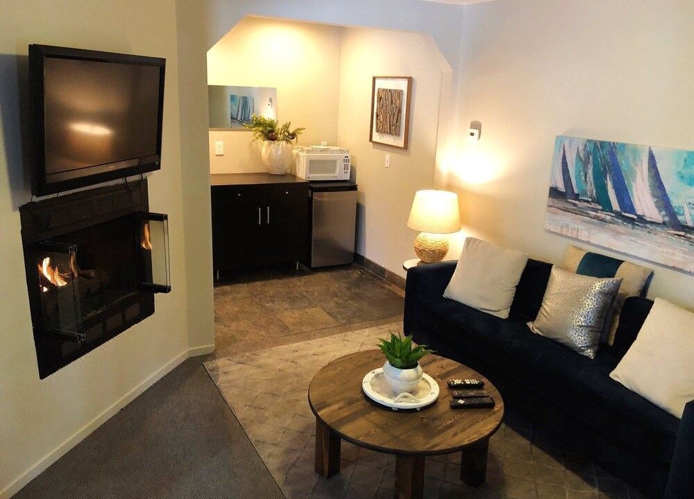 Photo of Livingroom in Tahoe Valley