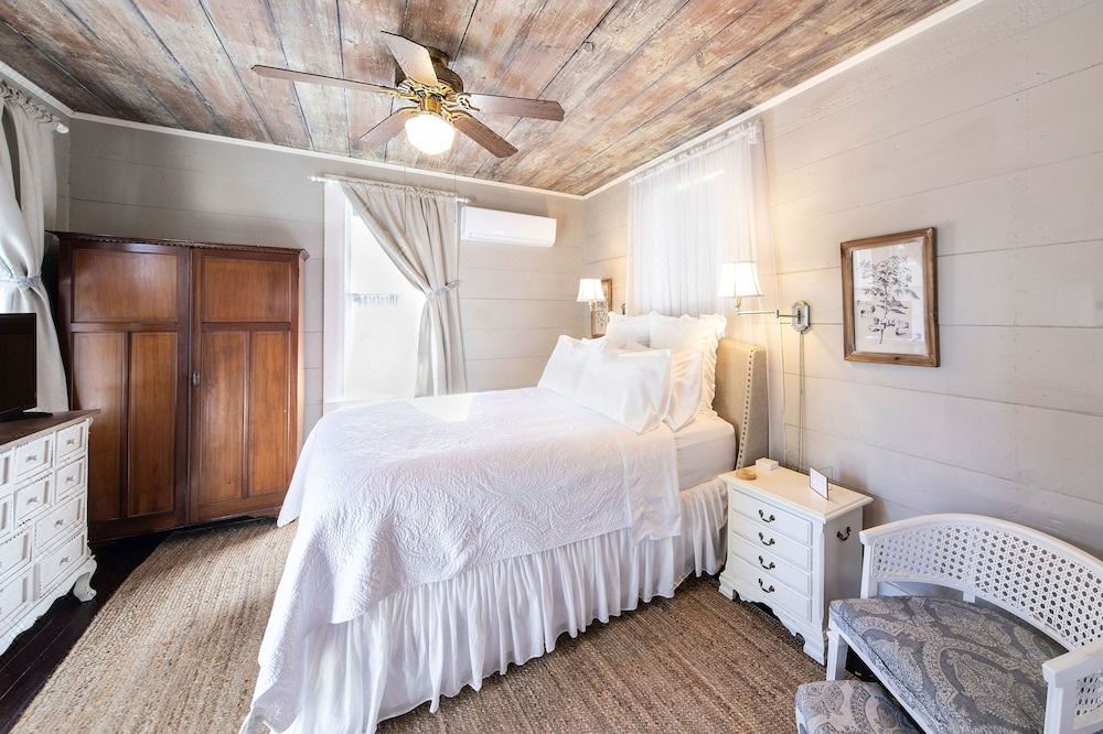 Photo of Bedroom in Smithville