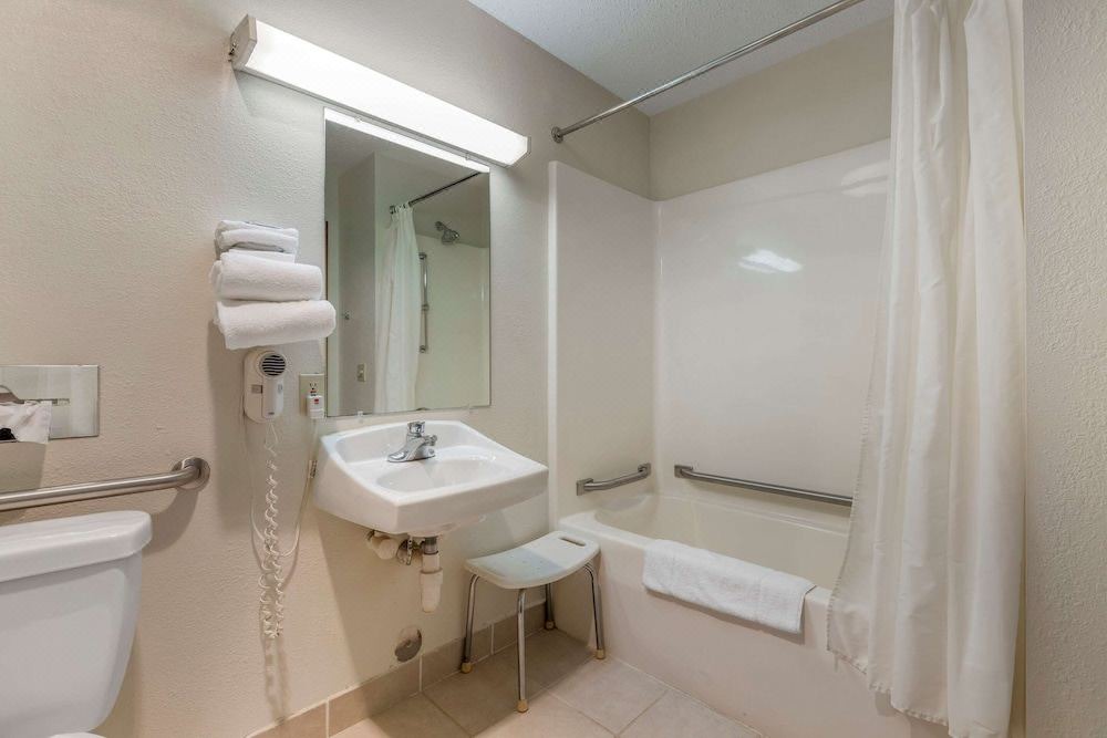 Photo of Bathroom in Coopersville
