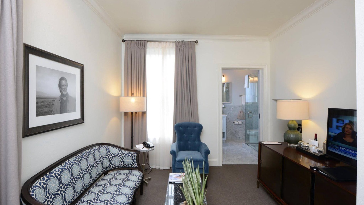 Photo of Livingroom in West Campus
