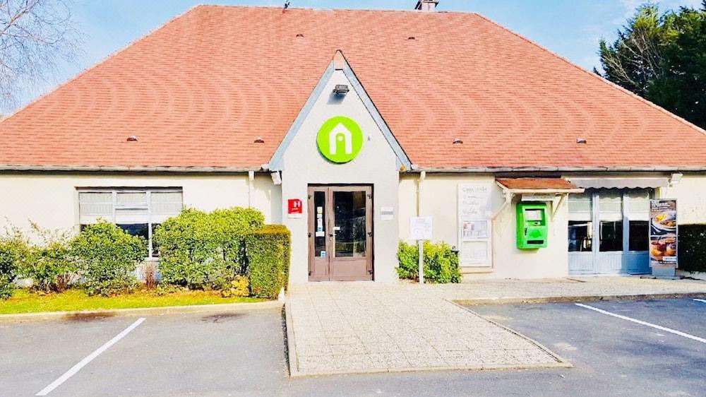 Photo of Buildings in Saint-Arnoult